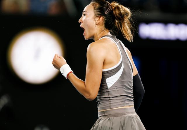 开云下载-郑钦文澳网首轮小遇波折 关键时刻大心脏再显威